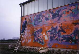 Werner "Mr.W" Skolimowski painting at Hamburg's first Legal Graffiti Hall Of Fame