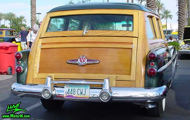 Photo of a forest green 1953 Buick Super Estate wagon, a Woodie station wagon with wood panels at the Scottsdale Pavilions Classic Car Show in Arizona. Wooden tailgate of a 1953 Buick Super Woodie wagon