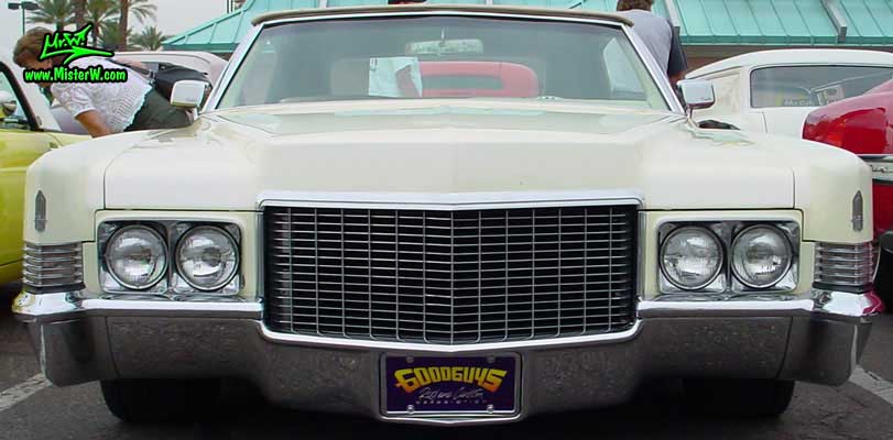 Photo of a white 1970 Cadillac Convertible at the Scottsdale Pavilions Classic Car Show in Arizona. 1970 Cadillac Chrome Grill