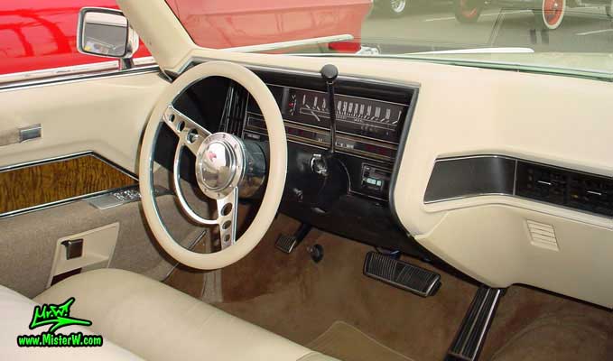 Photo of a white 1970 Cadillac Convertible at the Scottsdale Pavilions Classic Car Show in Arizona. 1970 Cadillac Dashboard