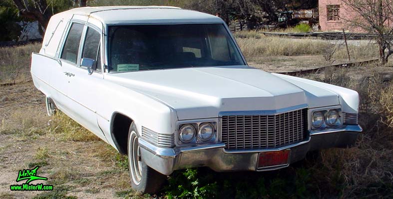 Photo of a white 1970 Cadillac Hearse in Tucson, Arizona. White Hearse