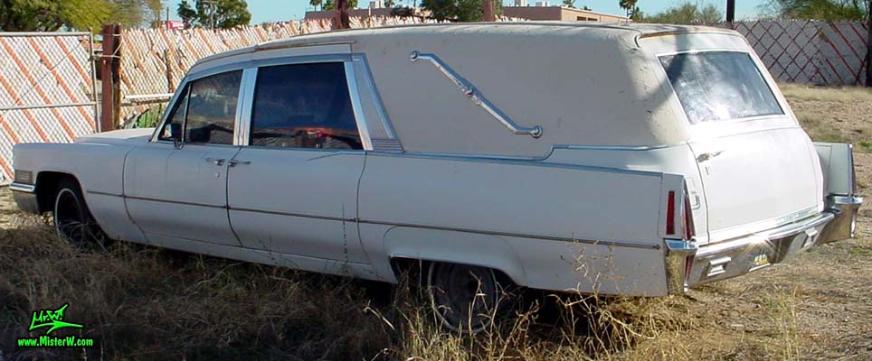 Photo of a white 1970 Cadillac Hearse in Tucson, Arizona. 1970 Cadillac Hearse - Leichenwagen
