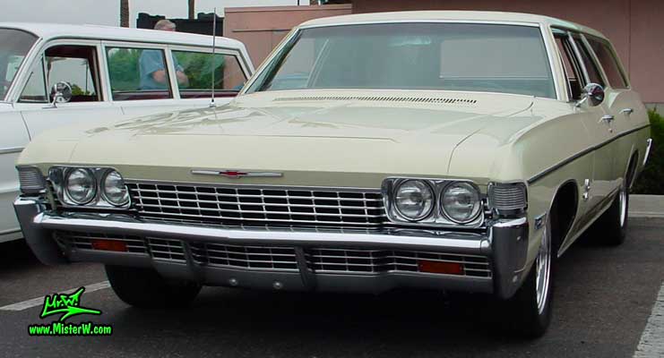 Photo of a white 1968 Chevrolet Impala Stationwagon at the Scottsdale Pavilions Classic Car Show in Arizona. 1968 Chevrolet Impala Stationwagon