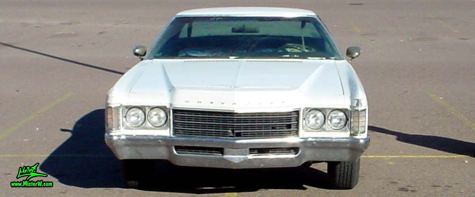 Photo of a beat up white & rusty 1971 Chevrolet 2 door hardtop coupe in Phoenix, Arizona. Frontview of a 1971 Chevrolet Coupe