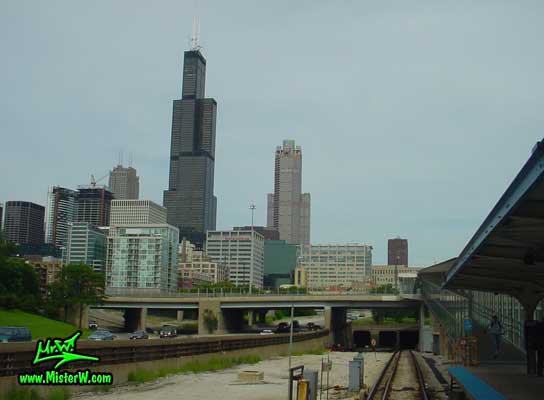 Photo of the Sears Tower & the 311 South Wacker building in downtown Chicago, taken from the UIC-Halsted train station in summer 2004 Sears Tower & the 311 South Wacker building from the Subway