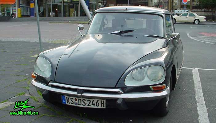Photo of a black Citroen DS 4 Door Hardtop Sedan in Kassel, Germany. Citroen DS Front