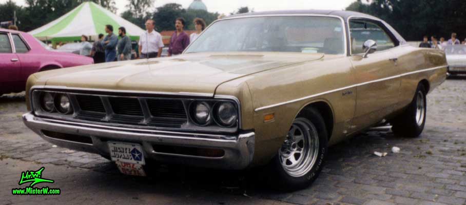Photo of a brown 1969 Dodge 2 Door Hardtop Coupe at a Classic Car meeting in Germany. 1969 Dodge Coupe Frontview