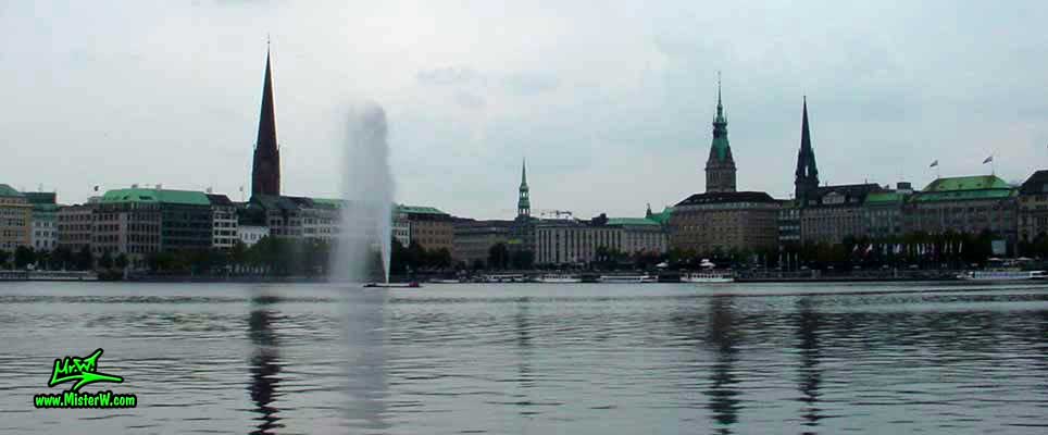 Photo of the inner Alster lake (Binnen Alster) in Hamburg taken from the corner of Lombardsbr&uuml;cke & Neuer Jungfernstieg in summer 2003 Binnenalster in Hamburg, Germany