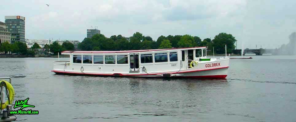 Photo of the Alsterdampfer Goldbek on the inner Alster lake (Binnen Alster) in Hamburg, summer 2003 Alsterdampfer Goldbek on the inner Alster lake in Hamburg, Germany