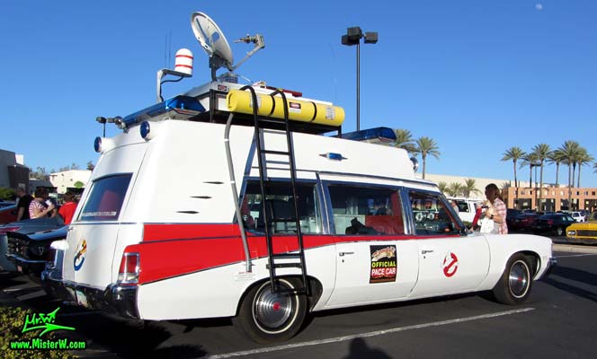 Photo of a red & white Pontiac Bonneville Superior Coach Ambulance at the Scottsdale Pavilions Classic Car Show in Arizona. 72 Pontiac Pontiac Ambulance Ladder To The Ghostbusters Ectomobile Roof Rack