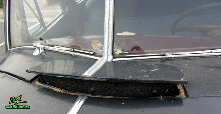 Photo of a black 1947 Hudson Super Six 4 Door Sedan at the Scottsdale Pavilions Classic Car Show in Arizona. 1947 Hudson Air Vent