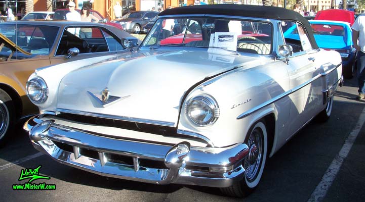 Photo of a white 1954 Lincoln Capri 2 door convertible at the Scottsdale Pavilions Classic Car Show in Arizona. Front view of a 1954 Lincoln Capri convertible