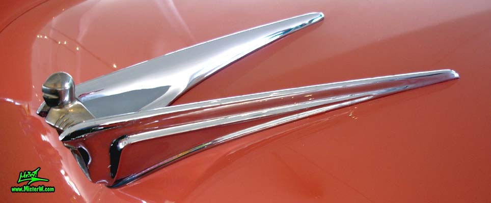 Photo of a pink 1956 Lincoln Premiere 2 door hardtop coupe at a Classic Car Auction in Scottsdale, Arizona. 1956 Lincoln Premiere Hood Ornament