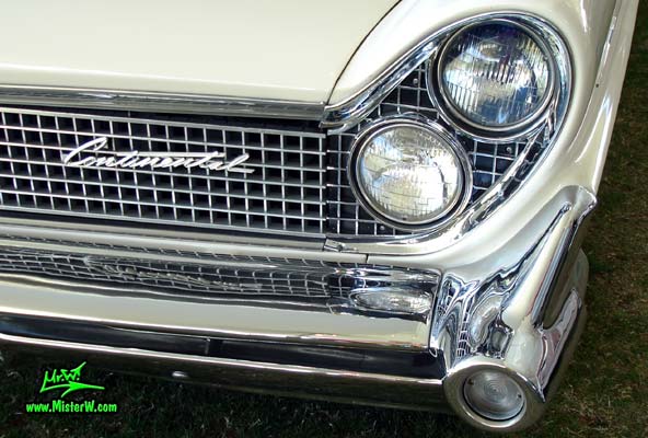 Photo of a white 1959 Lincoln Continental Mark IV convertible at a Classic Car Auction in Scottsdale, Arizona. Front blinker & chrome grill of a 1959 Lincoln Continental Mark IV Convertible