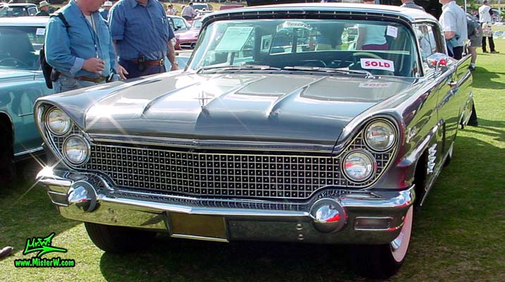 Photo of a silver gray metallic 1960 Lincoln Continental Mark V 2 door hardtop coupe at a Classic Car Auction in Scottsdale, Arizona. 1960 Lincoln Continental Mark 5 Coupe