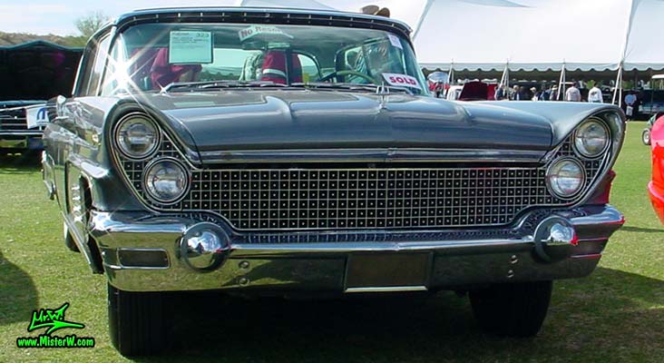 Photo of a silver gray metallic 1960 Lincoln Continental Mark V 2 door hardtop coupe at a Classic Car Auction in Scottsdale, Arizona. 60 Lincoln Mark 5