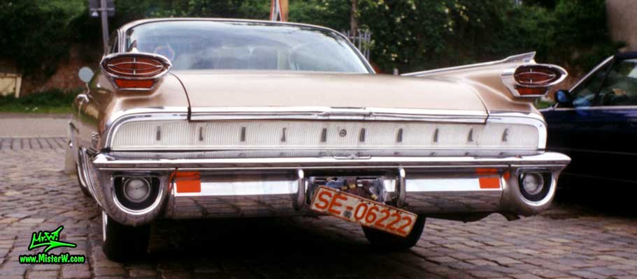 Photo of a gold brown 1959 Oldsmobile 2 Door Hardtop Coupe at a Classic Car Meeting on the St. Pauli Fischmarkt in Hamburg, Germany. 1959 Oldsmobile Ninety Eight Coupe Rearview