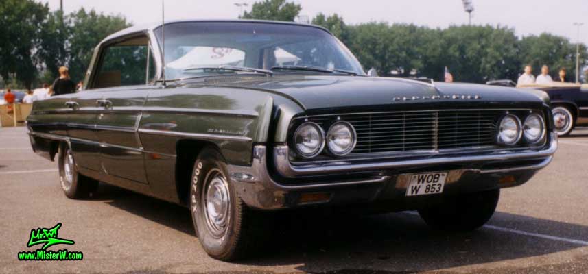 Photo of a olive 1962 Oldsmobile 4 Door Hardtop Sedan at a Classic Car Meeting in Germany. 1962 Oldsmobile Frontview