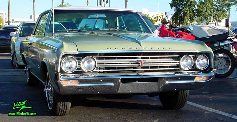Photo of a olive 1964 Oldsmobile 2 Door Hardtop Coupe at the Scottsdale Pavilions Classic Car Show in Arizona. 1964 Oldsmobile Sideview