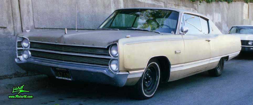 Photo of a gold brown 1967 Chrysler Plymouth 2 Door Hardtop Coupe in San Francisco, California. 1967 Plymouth Front View