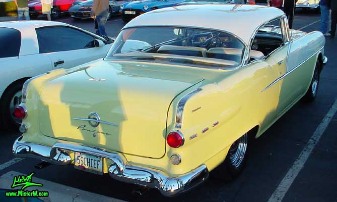 Photo of a jade & white 1956 Pontiac 2 Door Hardtop Coupe at the Scottsdale Pavilions Classic Car Show in Arizona. 1956 Pontiac Sideview